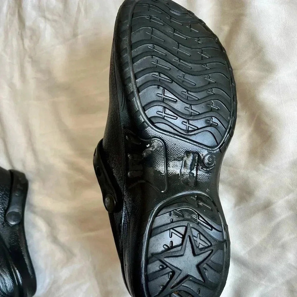 Black on slip, slip on shoes size 9 - Picture 6 of 6